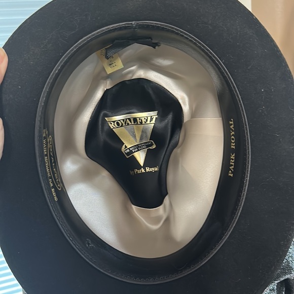 Beautiful Black Royal Felt Hat - Picture 7 of 11